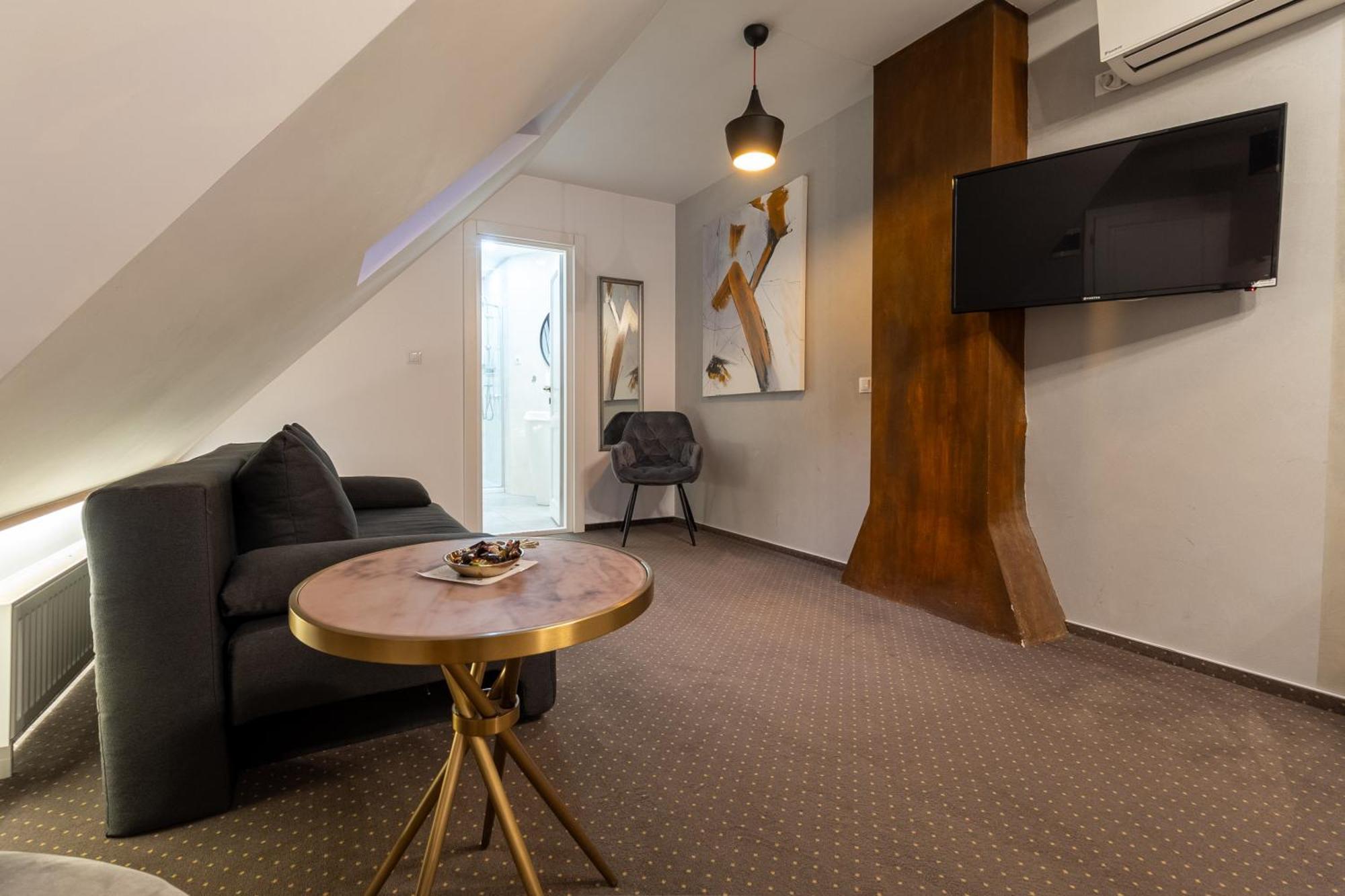 Отель Lumiere House Сибиу Экстерьер фото